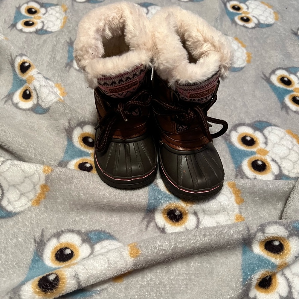 Boots - Picture 4 of 6